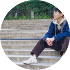 最初はどこに頼めばいいのか全くわからず不安でしたが、エネミツ経由で複数社の見積もりを比較できたのが本当に助かりました。同じ業者でも競わせることで価格が下がり、補助金の説明も丁寧で安心できました。